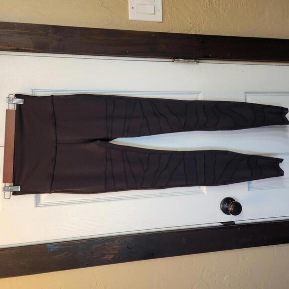 Pants - Lululemon High-Waisted Black Leggings with mesh cutouts- SIze 6